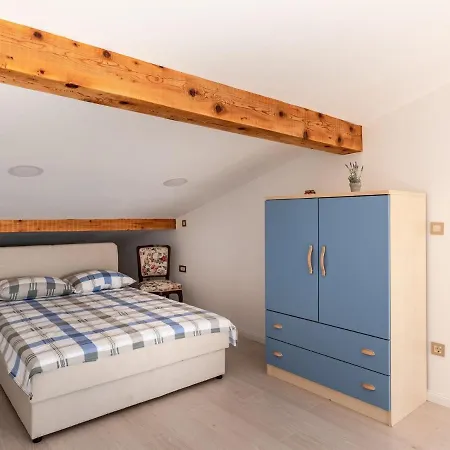 Plush In With Hot Tub And Near The Sea Apartman *