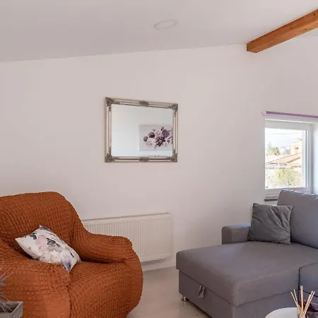 Plush In With Hot Tub And Near The Sea