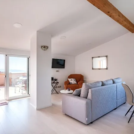 Apartman Plush In With Hot Tub And Near The Sea *