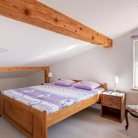Plush In With Hot Tub And Near The Sea Fiume