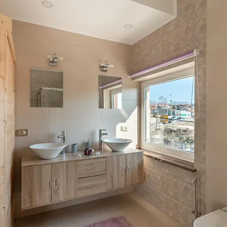Plush In With Hot Tub And Near The Sea Apartman Fiume