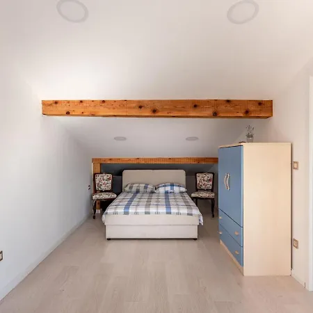 Plush In With Hot Tub And Near The Sea Apartman Fiume